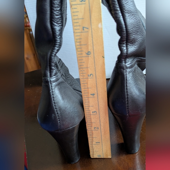 Genuine soft Leather boots, 3 1/4" Heels. Size 7B - Picture 5 of 11
